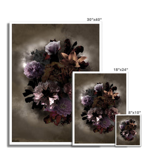 Bloomzt Dark Matter - Dramatiska blommor på Hahnemühle Photo Rag papper visar tre olika storlekar